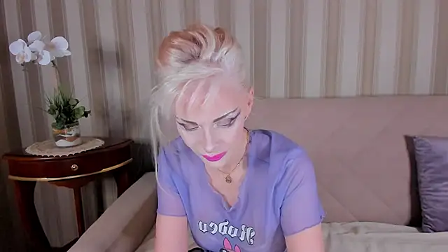 Snapshot of Rita_Farel chatting on March 13, 12:59 am Rita Farel online show from March 13, 12:59 am