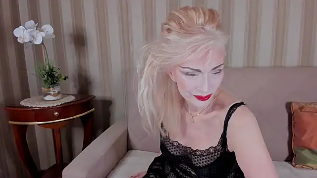 Snapshot of Rita_Farel chatting on November 3, 9:05 pm Rita Farel online show from November 3, 9:05 pm