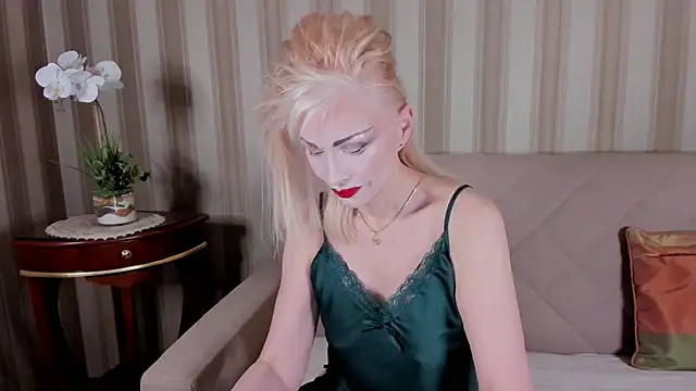 Snapshot of Rita_Farel chatting on December 15, 9:52 pm Rita Farel online show from December 15, 9:52 pm