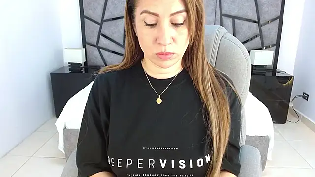 Snapshot of adhara_cortez chatting on May 5, 7:44 pm adhara cortez online show from May 5, 7:44 pm