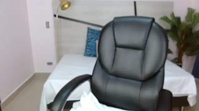 Snapshot of adhara_cortez chatting on June 24, 8:52 pm adhara cortez online show from June 24, 8:52 pm