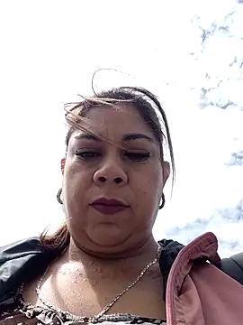 Laura-Hernandez online show from November 17, 3:18 pm