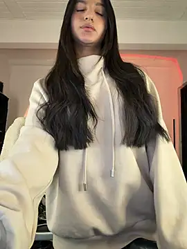 Snapshot of aly_golden_ chatting on May 21, 9:38 am aly golden online show from May 21, 9:38 am