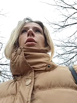 YourJuliena online show from December 31, 10:37 am