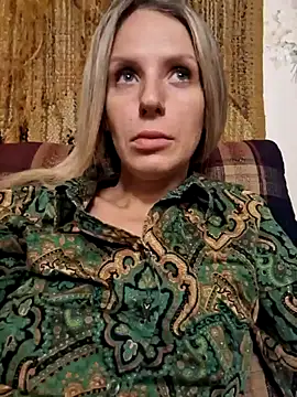 YourJuliena online show from December 31, 7:51 pm