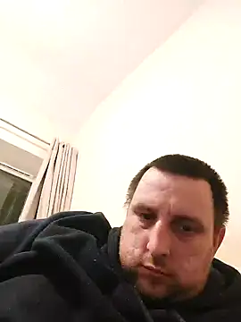 Snapshot of HE-M123 chatting on December 18, 10:35 pm HE-M123 online show from December 18, 10:35 pm