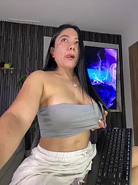 Snapshot of Abril10_ chatting on May 24, 3:39 pm Abril10 online show from May 24, 3:39 pm