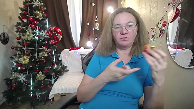 Snapshot of HolyMilfa chatting on December 4, 10:35 am HolyMilfa online show from December 4, 10:35 am