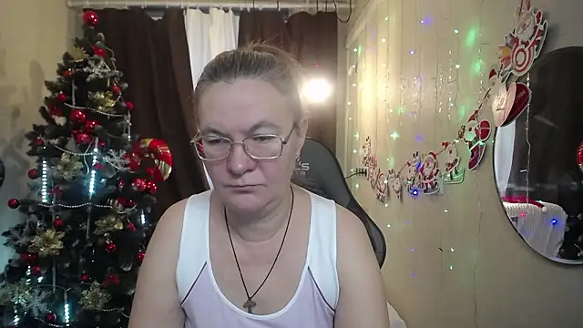 Snapshot of HolyMilfa chatting on December 5, 7:27 am HolyMilfa online show from December 5, 7:27 am