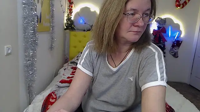 Snapshot of HolyMilfa chatting on December 8, 1:36 pm HolyMilfa online show from December 8, 1:36 pm