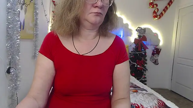 Snapshot of HolyMilfa chatting on December 11, 7:20 am HolyMilfa online show from December 11, 7:20 am