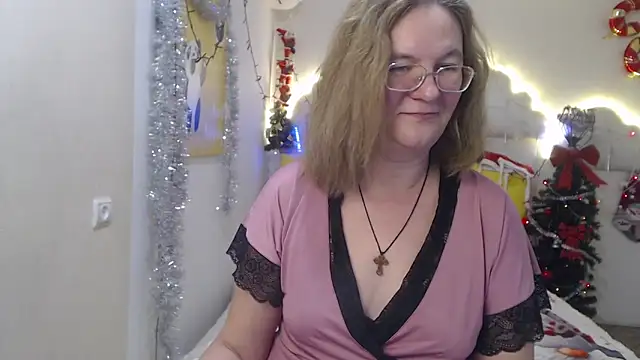 Snapshot of HolyMilfa chatting on December 13, 1:33 pm HolyMilfa online show from December 13, 1:33 pm