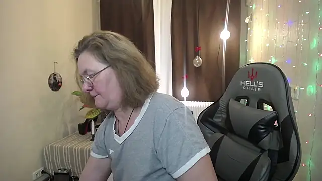 Snapshot of HolyMilfa chatting on January 26, 1:36 pm HolyMilfa online show from January 26, 1:36 pm