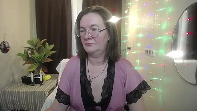 Snapshot of HolyMilfa chatting on February 1, 10:37 am HolyMilfa online show from February 1, 10:37 am