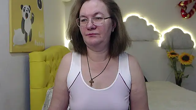 Snapshot of HolyMilfa chatting on February 7, 7:29 am HolyMilfa online show from February 7, 7:29 am