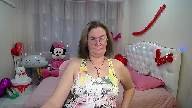 Snapshot of HolyMilfa chatting on February 12, 10:46 am HolyMilfa online show from February 12, 10:46 am