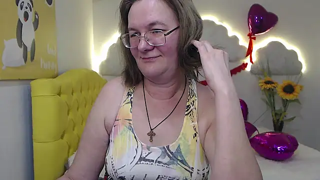 Snapshot of HolyMilfa chatting on February 14, 4:41 pm HolyMilfa online show from February 14, 4:41 pm