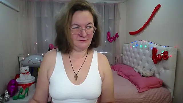 Snapshot of HolyMilfa chatting on February 16, 7:37 am HolyMilfa online show from February 16, 7:37 am