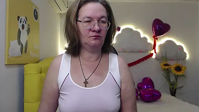 Snapshot of HolyMilfa chatting on February 20, 7:45 am HolyMilfa online show from February 20, 7:45 am