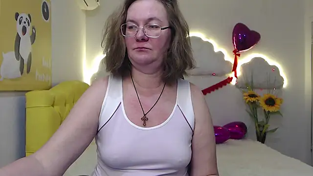 Snapshot of HolyMilfa chatting on February 21, 11:01 am HolyMilfa online show from February 21, 11:01 am