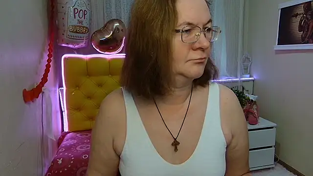 Snapshot of HolyMilfa chatting on February 23, 7:44 am HolyMilfa online show from February 23, 7:44 am