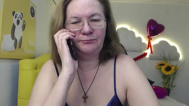 Snapshot of HolyMilfa chatting on March 7, 7:41 am HolyMilfa online show from March 7, 7:41 am