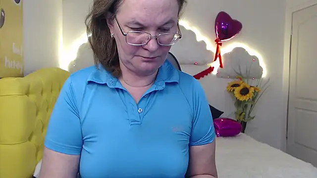 Snapshot of HolyMilfa chatting on March 7, 10:45 am HolyMilfa online show from March 7, 10:45 am