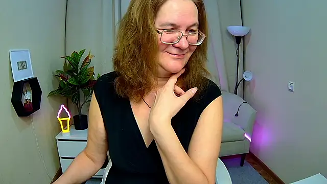 Snapshot of HolyMilfa chatting on February 28, 1:34 pm HolyMilfa online show from February 28, 1:34 pm