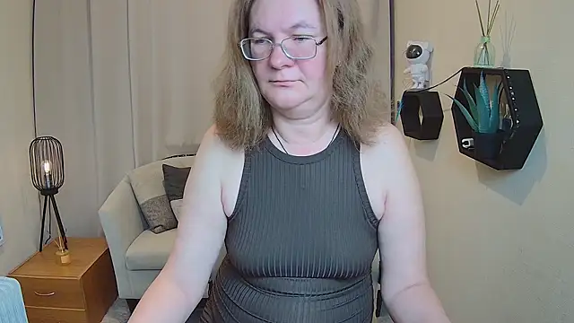 HolyMilfa online show from May 9, 6:40 am