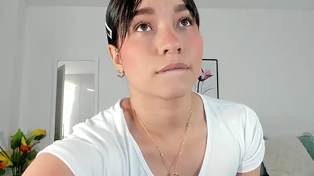 Snapshot of Maia_W10 chatting on January 21, 12:39 pm Maia W10 online show from January 21, 12:39 pm