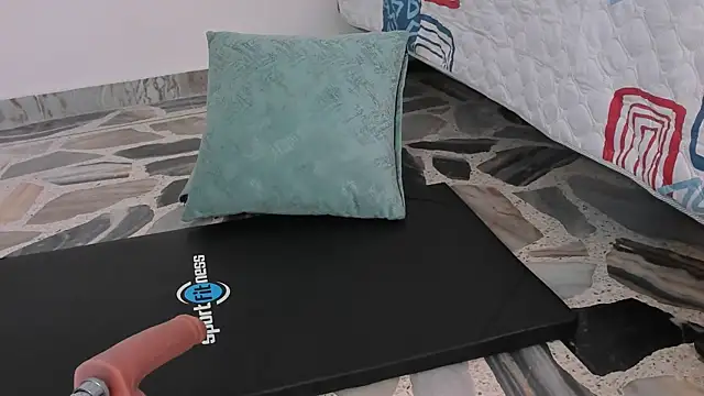 Snapshot of Maia_W10 chatting on January 31, 3:33 pm Maia W10 online show from January 31, 3:33 pm