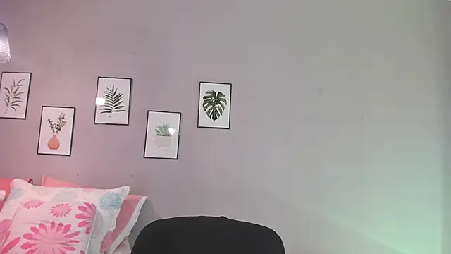 Snapshot of Maia_W10 chatting on October 8, 12:25 pm Maia W10 online show from October 8, 12:25 pm