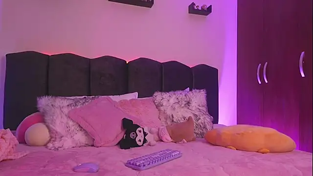 Lilou albrecht online show from February 24, 11:52 am