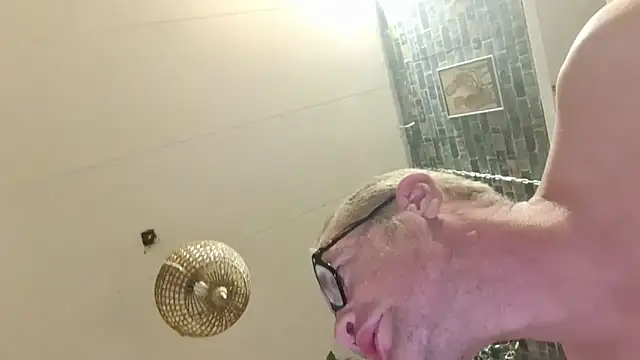 Snapshot of mikeythebestsucker chatting on May 25, 5:24 am mikeythebestsucker online show from May 25, 5:24 am