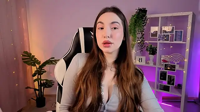 Snapshot of MelissaLovvv chatting on November 21, 3:38 am MelissaLovvv online show from November 21, 3:38 am