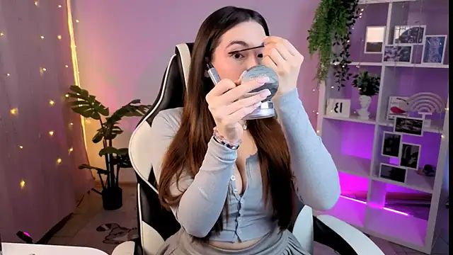 Snapshot of MelissaLovvv chatting on November 24, 4:34 am MelissaLovvv online show from November 24, 4:34 am