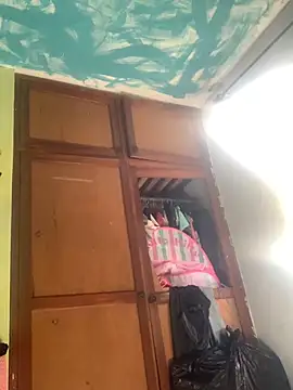 kioluy online show from December 4, 7:00 pm