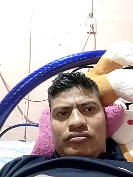 Snapshot of juan56900 chatting on May 9, 11:43 pm juan56900 online show from May 9, 11:43 pm