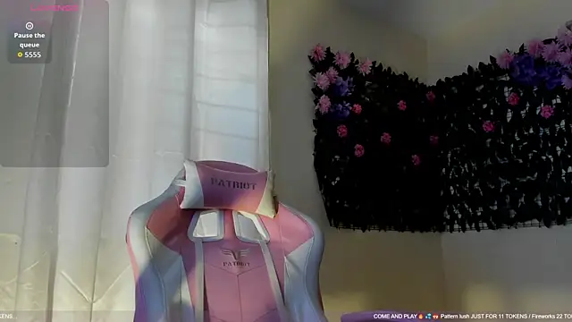 sweetieandjuicyy online show from June 18, 8:46 pm