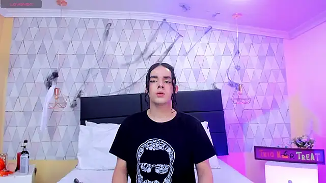 Snapshot of JustinePerry chatting on November 2, 3:42 am JustinePerry online show from November 2, 3:42 am