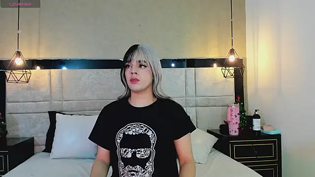 Snapshot of JustinePerry chatting on November 24, 3:28 am JustinePerry online show from November 24, 3:28 am