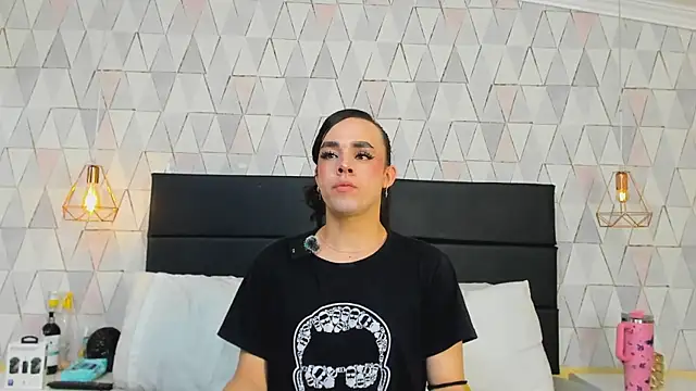 Snapshot of JustinePerry chatting on December 1, 3:33 am JustinePerry online show from December 1, 3:33 am