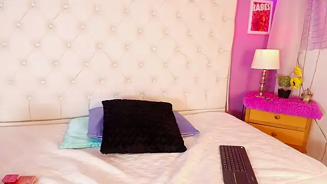 Trixiroy online show from February 8, 7:38 pm