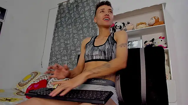 Snapshot of megan_100 chatting on November 9, 7:01 pm megan 100 online show from November 9, 7:01 pm