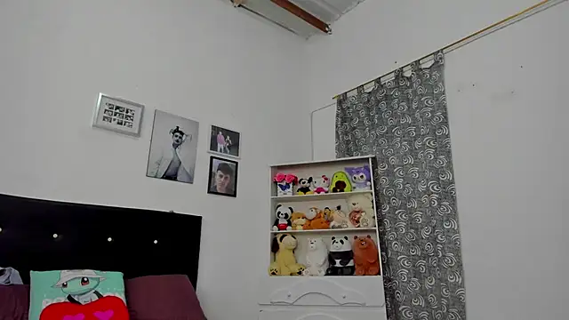 Snapshot of megan_100 chatting on December 17, 6:47 pm megan 100 online show from December 17, 6:47 pm