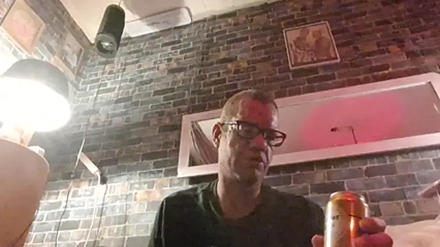 Snapshot of Maikel1981-NL chatting on May 31, 2:31 am Maikel1981-NL online show from May 31, 2:31 am