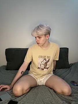 Snapshot of metratok chatting on March 3, 7:28 pm metratok online show from March 3, 7:28 pm