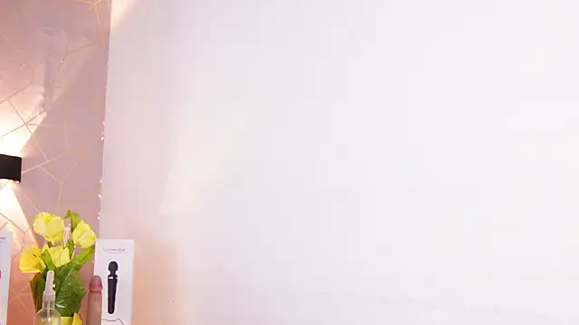 Snapshot of Luu_Princess chatting on May 16, 7:34 pm Luu Princess online show from May 16, 7:34 pm