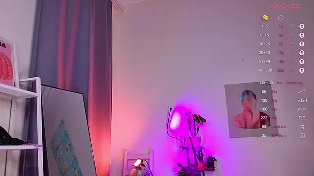 Snapshot of MyLou_ chatting on December 19, 3:19 pm MyLou online show from December 19, 3:19 pm