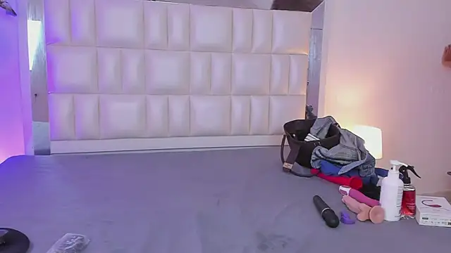 Snapshot of Alhana_pulido chatting on December 18, 8:25 pm Alhana pulido online show from December 18, 8:25 pm